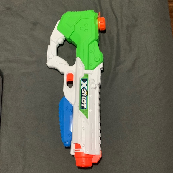 X Shot  water gun - Picture 1 of 1